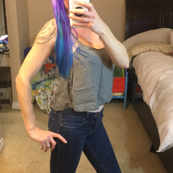 Great condition Brandy Melville tank top - Picture 3 of 8